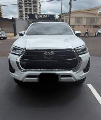 TOYOTA HILUX 2.8 D-4D TURBO DIESEL CD SRX 4X4 AUTOMÁTICO